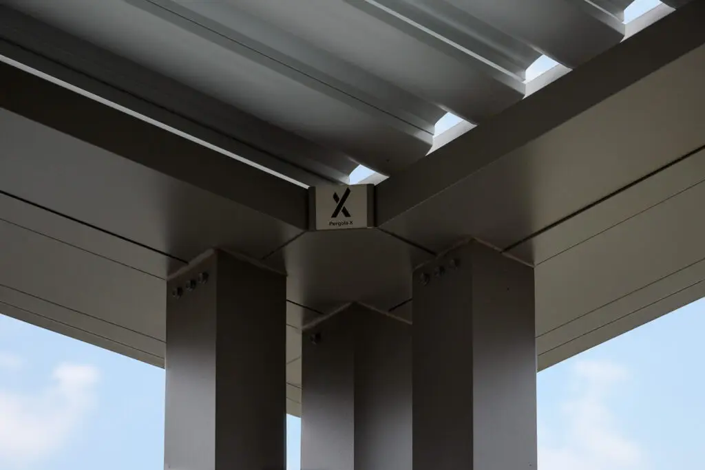 Corner post and beam of a StruXure Pergola X installation in Emerald Hills, CA